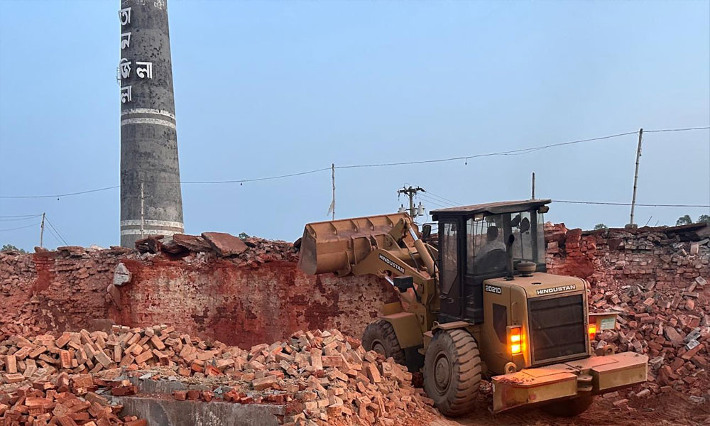 সিরাজগঞ্জে ৫ ইটভাটায় অভিযান, ১১ লাখ টাকা জরিমানা