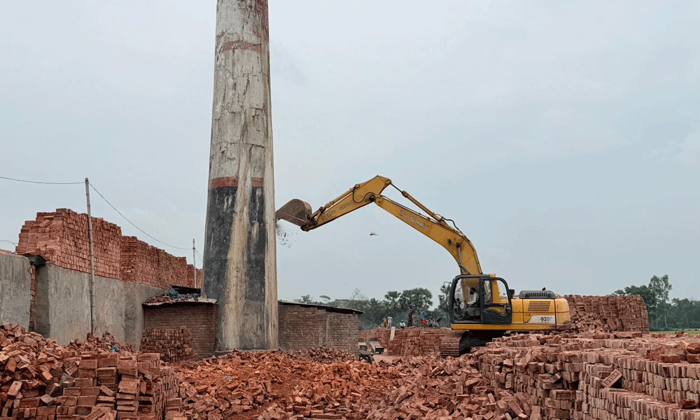 কুমিল্লায় অবৈধ দুই ইটভাটা গুঁড়িয়ে দিল প্রশাসন
