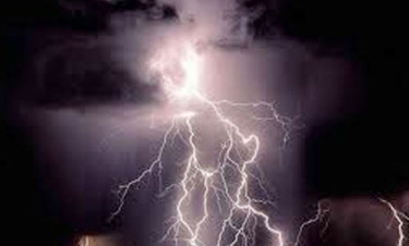 মঠবাড়িয়ায় বজ্রাঘাতে দুজনের মৃত্যু, নদীতে পড়ে নিখোঁজ ১