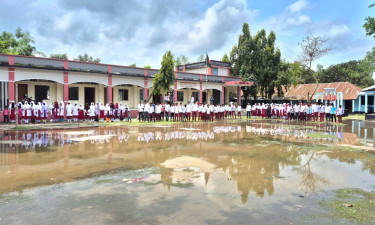 নীলফামারীতে স্কুল মাঠ সংস্কারের দাবিতে শিক্ষার্থীদের ক্লাস বর্জন