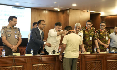 দুই শতাধিক হকারকে ডিজিটাল পরিচয়পত্র দিল ডিএনসিসি