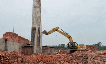 কুমিল্লায় অবৈধ দুই ইটভাটা গুঁড়িয়ে দিল প্রশাসন