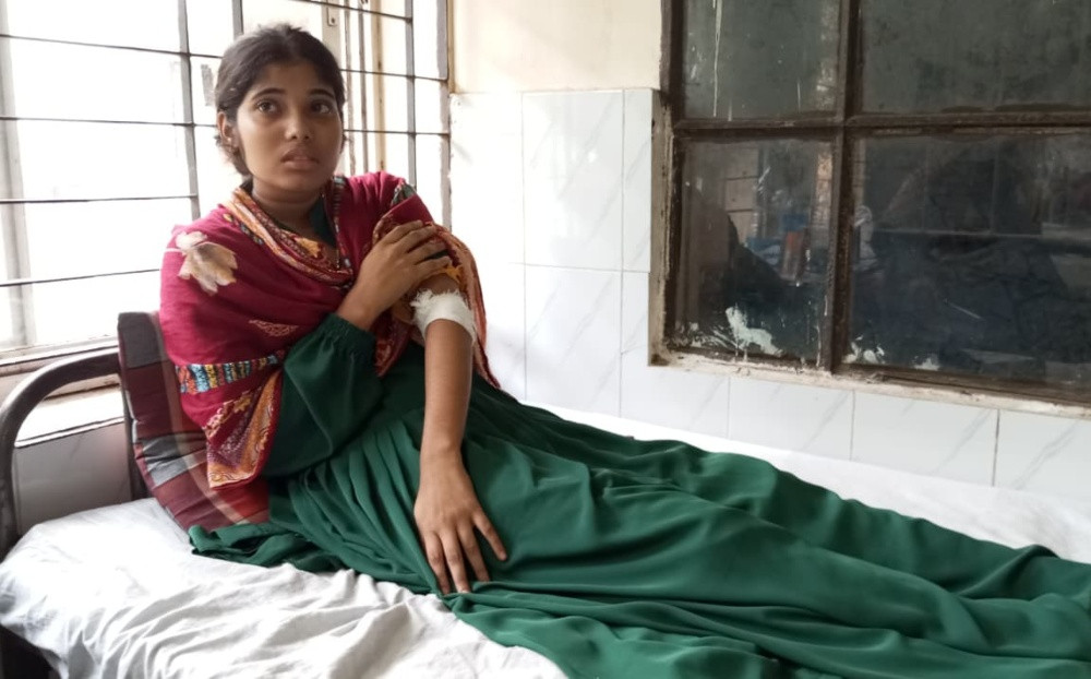 ভালুকায় এসএসসি পরীক্ষার্থীকে ছুরিকাঘাত