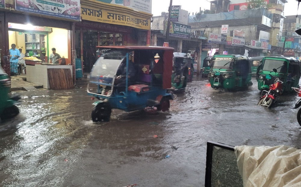 মৌলভীবাজারের রবিরবাজারে জলাবদ্ধতায় ভোগান্তি