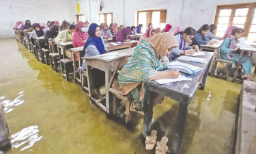 অল্প বৃষ্টিতেই জলাবদ্ধতা