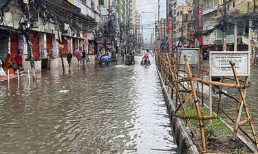 ভোরে ঢাকায় মুষলধারে বৃষ্টি, বিভিন্ন স্থানে জলাবদ্ধতা