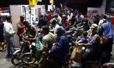 পাকিস্তানে ডিজেল-পেট্রলের দাম ছাড়াল ৪০০ রুপি