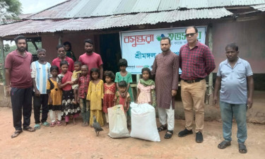 মে দিবসে কুন্তি হাজরার পরিবারকে খাদ্য সহায়তা দিল বসুন্ধরা শুভসংঘ