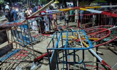 ময়মনসিংহে পার্কের নাগরদোলা ছিঁড়ে পড়ে একাধিক শিশু আহত