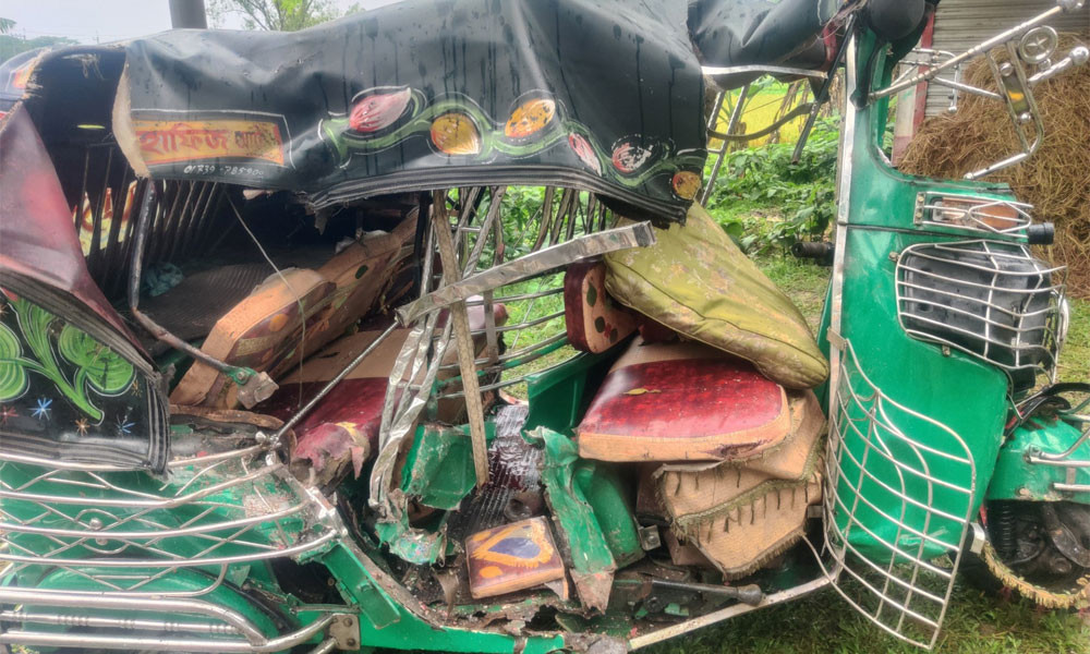 বাস-সিএনজির মুখোমুখি সংঘর্ষ, প্রাণ গেল ২ জনের