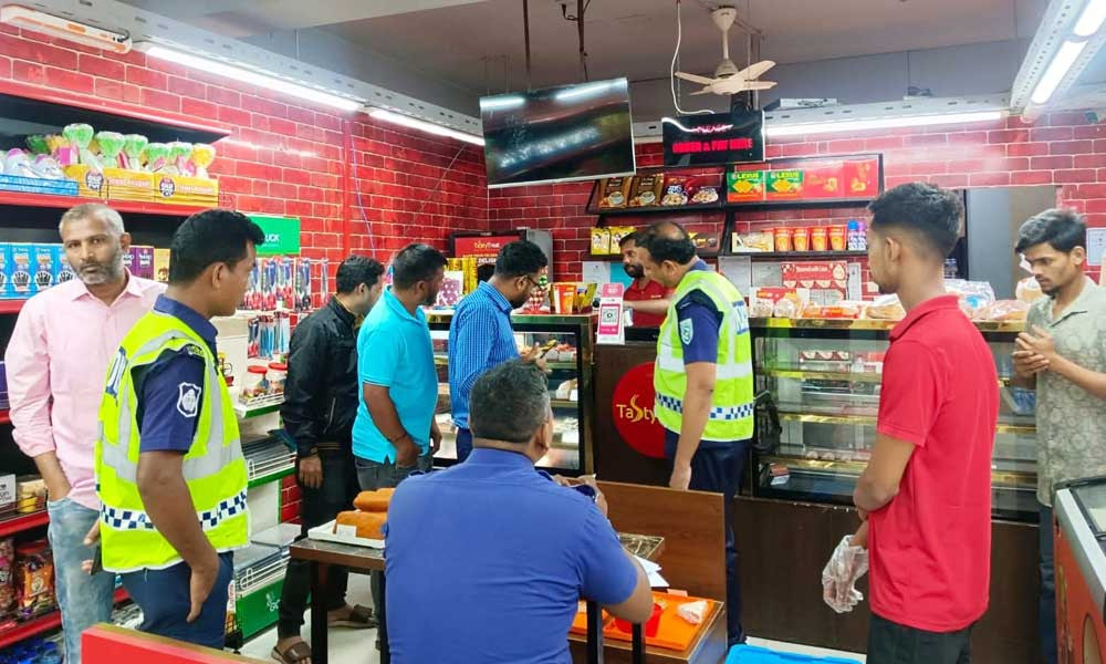 মে দিবসের অনুষ্ঠানে নাশতা খেয়ে অসুস্থ হাসপাতালের ৬০ কর্মকর্তা-কর্মচারী