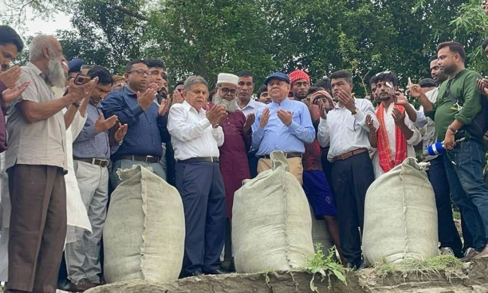 মানিকগঞ্জে পদ্মার ভাঙন রোধে জিও ব্যাগ ডাম্পিংয়ের উদ্বোধন