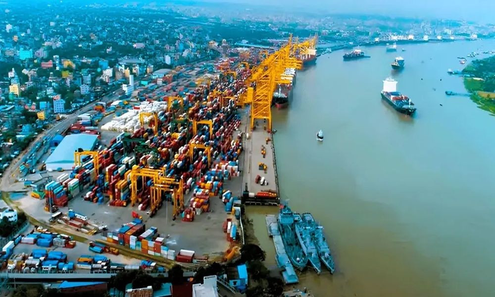 বহির্নোঙরে দুই জাহাজের সংঘর্ষ, পণ্য খালাস নিয়ে অনিশ্চয়তা
