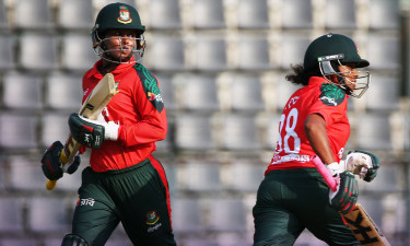 শ্রীলঙ্কার কাছে ধবলধোলাই বাংলাদেশ