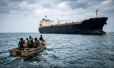 ইয়েমেন উপকূলে তেলবাহী জাহাজ ছিনতাই