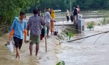 পাহাড়ি ঢলে কমলগঞ্জের দুই গ্রাম প্লাবিত