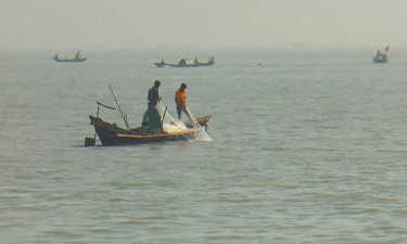 মেঘনায় ঝড়ে নৌকা ডুবে দুই জেলে নিখোঁজ
