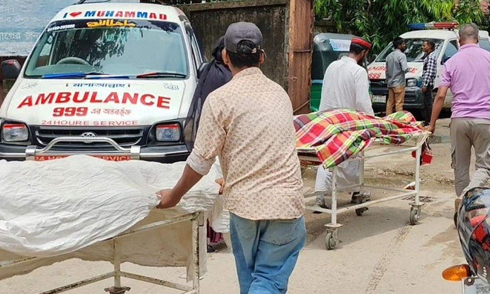 সড়কে ঠিকাদারের লোভের বলি হন শ্রমিকরা