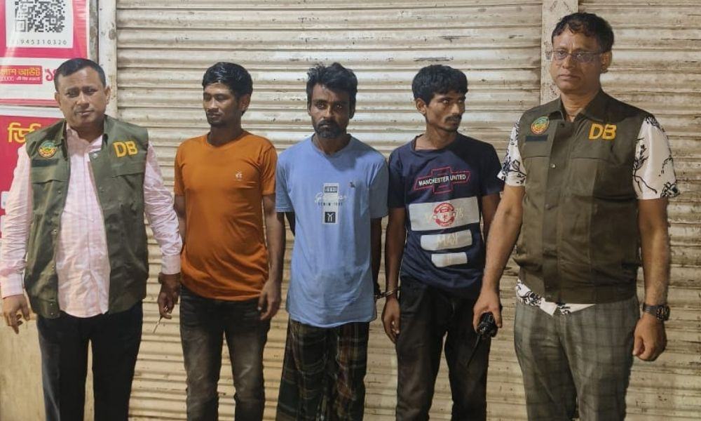 ঢাকা-ময়মনসিংহ মহাসড়কে ডাকাতির প্রস্তুতিকালে অস্ত্রসহ গ্রেপ্তার ৩