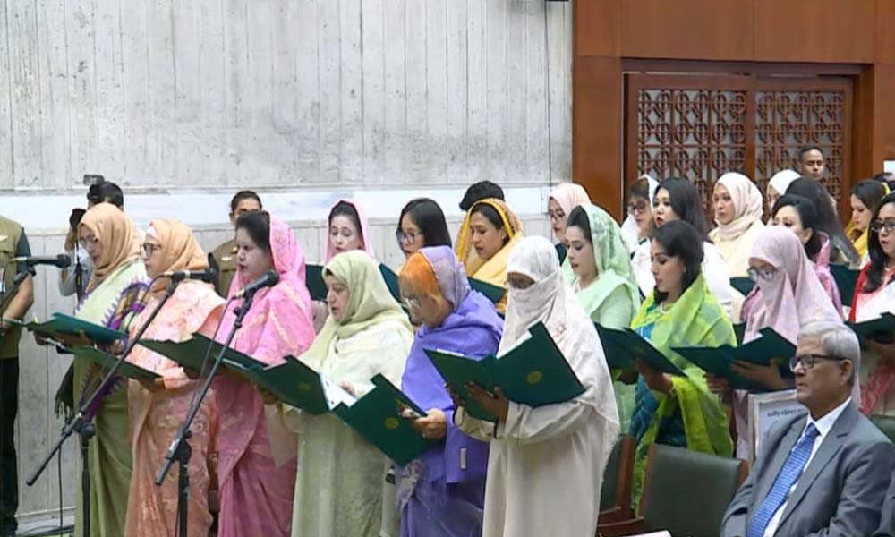 শপথ নিলেন সংরক্ষিত আসনের নারী এমপিরা