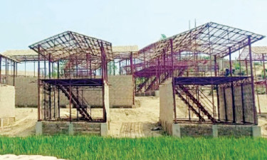 পাহাড় কেটে রোহিঙ্গাদের স্থায়ী ঘর