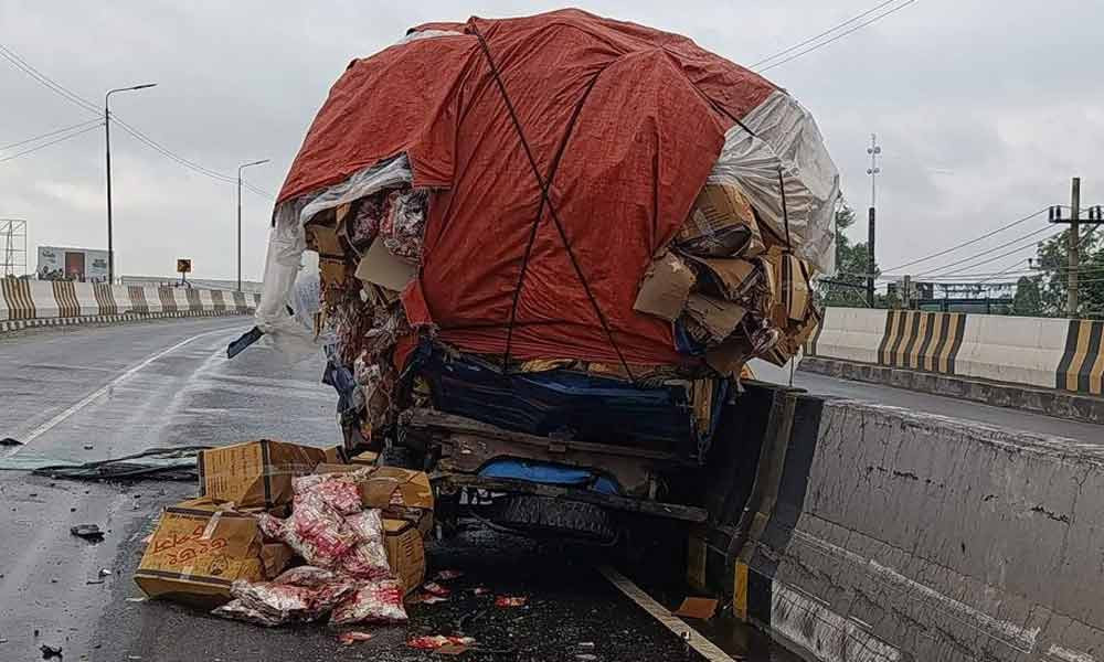 টাঙ্গাইলে ট্রাক-পিকআপের সংঘর্ষ, নিহত ২