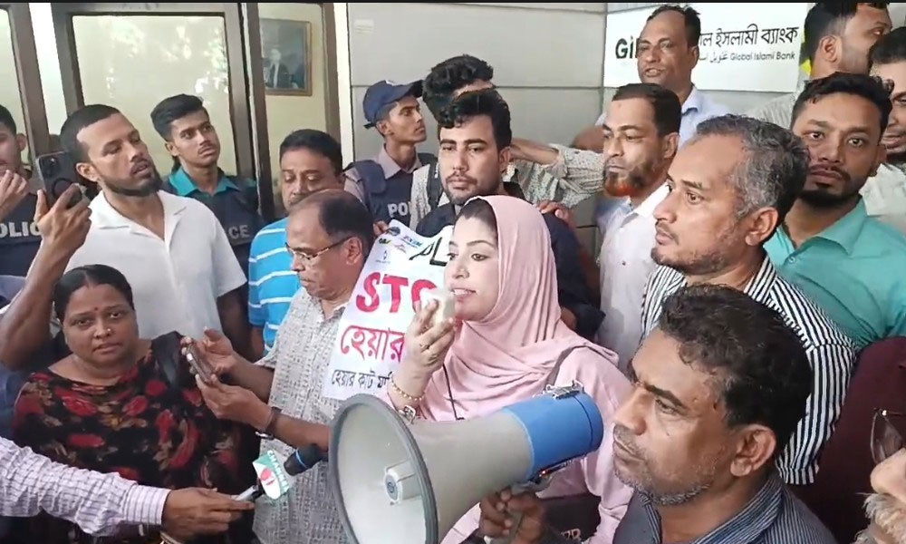 চট্টগ্রামে দ্বিতীয় দিনেও ৫ ব্যাংকে তালা দিল আমানতকারীরা