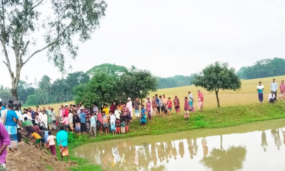 পুকুরপাড়ে পড়ে ছিল ধান ব্যবসায়ীর নিথর দেহ