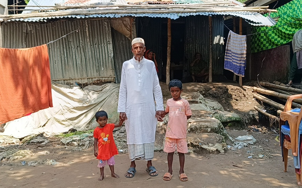 দিনমজুর গফ্ফারের সংসার যেন দুঃখের সঙ্গে বাঁধা