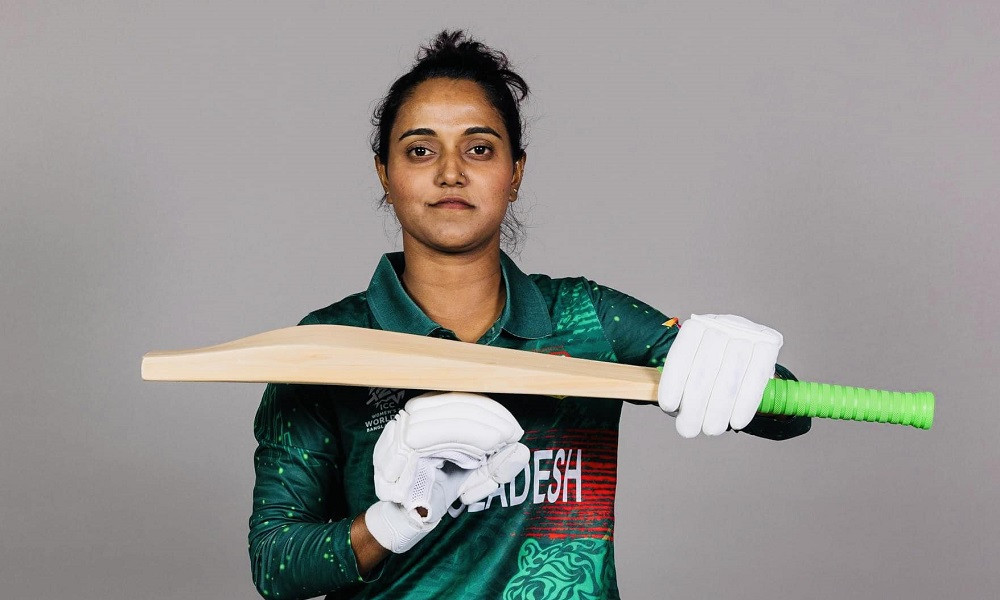 ব্যাট ছুড়ে শাস্তি পেলেন জ্যোতি