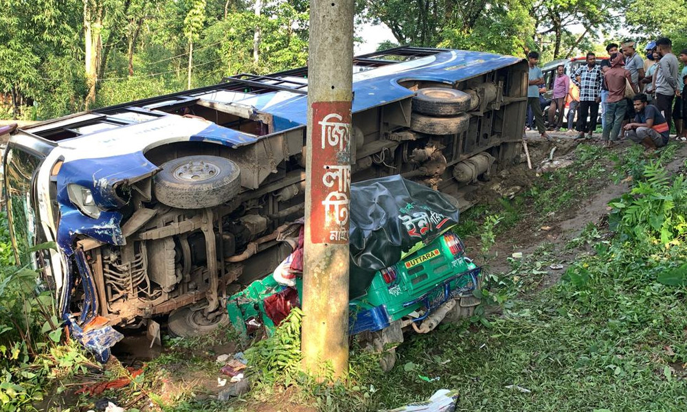 সুনামগঞ্জে বাস-সিএনজির মুখোমুখি সংঘর্ষ, নিহত ৫