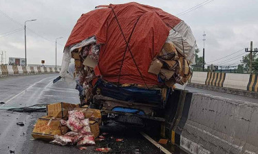 টাঙ্গাইলে ট্রাক-পিকআপের সংঘর্ষ, নিহত ২
