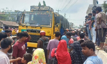 লালপুরে ট্রাকচাপায় প্রাণ গেল মোটরসাইকেল চালকের