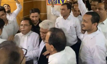 মনোনয়ন সংগ্রহে বাধার ‍মুখে আওয়ামীপন্থী আইনজীবীরা