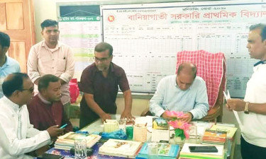 অনুপস্থিত শিক্ষিকার হাজিরা খাতায় সই, এমপির ক্ষোভ