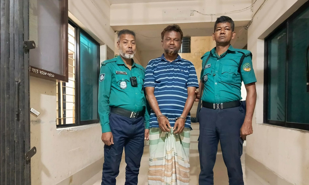 সাবেক বাণিজ্যমন্ত্রীর ‘ঘনিষ্ঠ সহযোগী’ নুর আলম গ্রেপ্তার