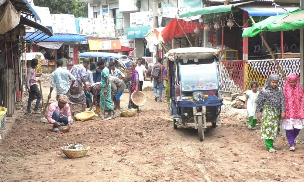 সড়ক নির্মাণে নিম্নমানের সামগ্রী