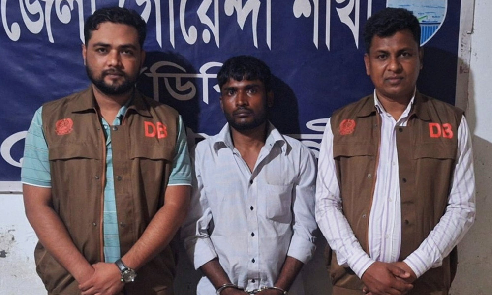 নোয়াখালীতে চিপসের প্যাকেটে ইয়াবা পাচারের চেষ্টা, গ্রেপ্তার ১