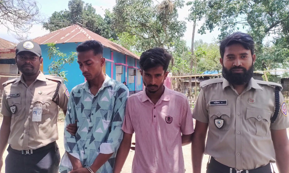৪২২ পিস ইয়াবাসহ দুই মাদক বিক্রেতা আটক
