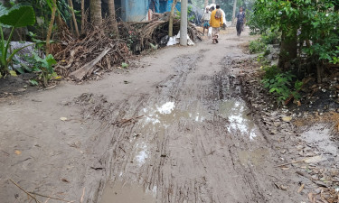 দুই দপ্তরের ঠেলাঠেলিতে কাজ বন্ধ