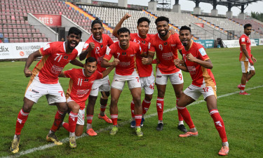 ব্রাদার্সকে উড়িয়ে ফাইনালে বসুন্ধরা কিংস