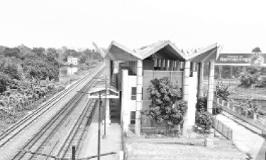 কাজে আসছে না ৫৮ কোটির রেলস্টেশন