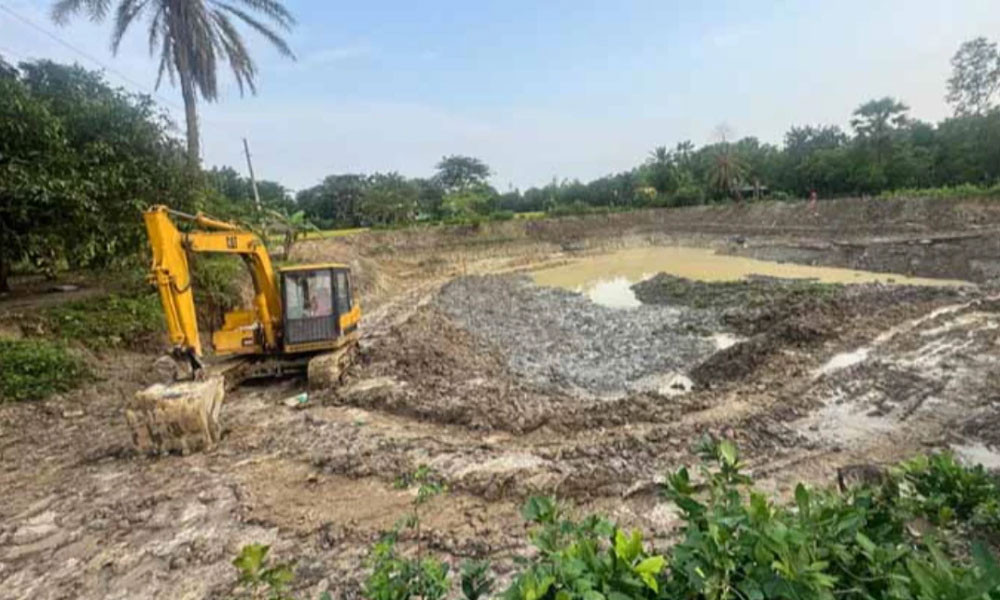 কালীগঞ্জে কৃষিজমির মাটি কাটায় আড়াই লাখ টাকা জরিমানা