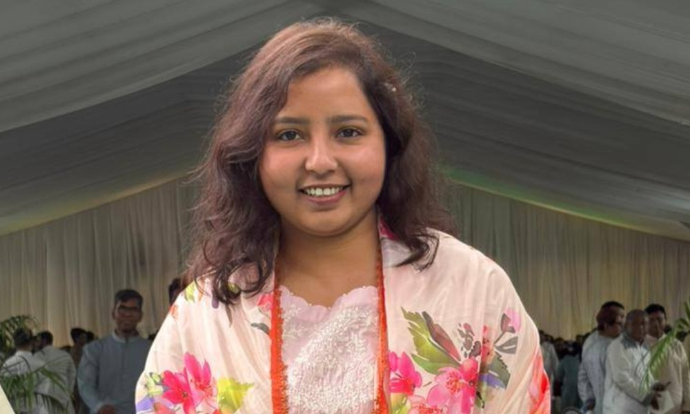 তালা ভাঙলেই বিপ্লবী হওয়া যায় না, এই মেয়েদের কেউ বোঝান