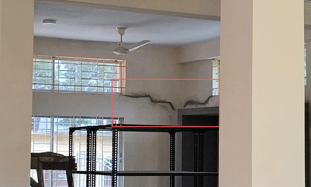 ঠাকুরগাঁওয়ে হস্তান্তরের আগেই ৫৩ লাখের পাঠাগারে ফাটল