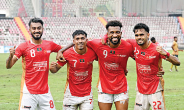 গোলোৎসব করে ফাইনালে কিংস