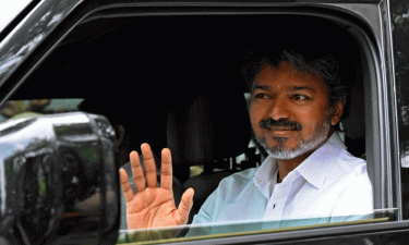 সরকার গঠন করতে কংগ্রেসের সঙ্গে বিজয়ের জরুরি বৈঠক আজ