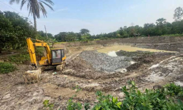 কালীগঞ্জে কৃষিজমির মাটি কাটায় আড়াই লাখ টাকা জরিমানা
