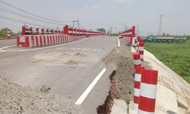 উদ্বোধনের আগেই সংযোগ সড়কে ধস