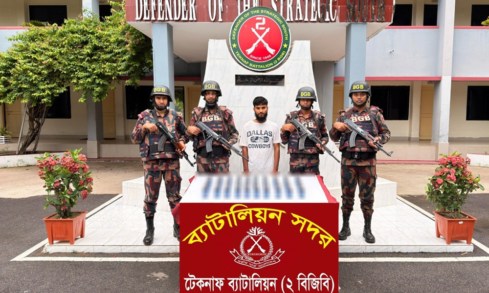 টেকনাফে ফেনসিডিলসহ মাদক কারবারি আটক